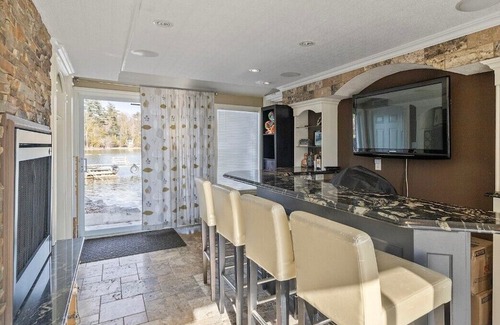 Elizabethtown-Kitley Cottage | Luxury Waterfront Residence in exclusive Lily Bay (seasonal discount)