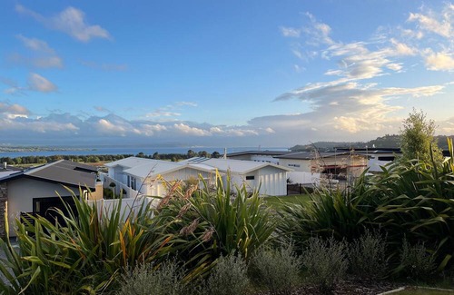 Nukuhau House | Panoramic Paradise: Stunning Lake and Mountain Views in Taupō