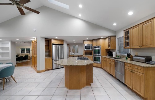 Town of Ramapo House | Spacious w/ Huge Yard, Pool, Fire Pit & Billiards