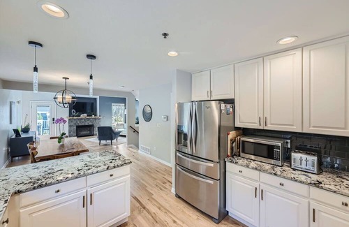 Noble Park House | Stunningly Remodeled 3 bed 4 bath Light-Filled Townhome