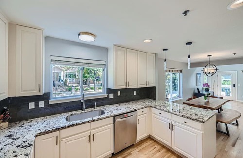 Noble Park House | Stunningly Remodeled 3 bed 4 bath Light-Filled Townhome