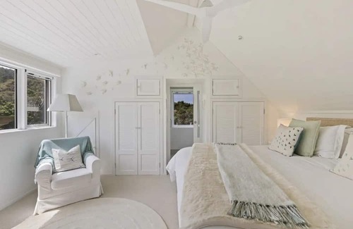 Leigh Cottage | Songbird Cottage - a luxury dog friendly hideaway