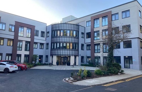 Barnt Green Apartment | Modern Studio Apartment - Solihull by Seven Stays