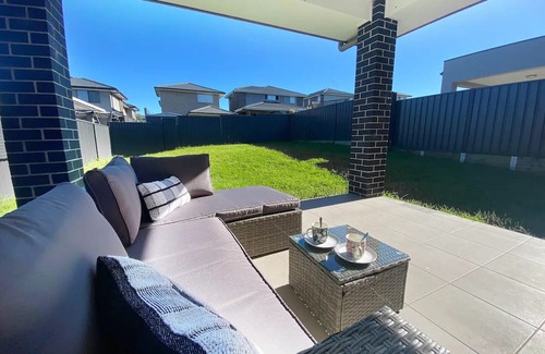 Kellyville House | Kellyville Adorable 5 Br Home near Parks & Shops