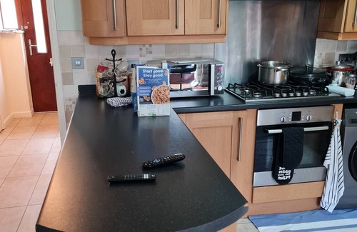 Sherborne St. John House | 4 Bed house with 4 cozy en-suites, large kitchen, 15 mins walk from hospital