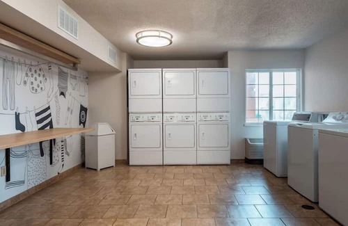 Fossil Creek House | Ideal for Nature Lovers! 2 Pet-friendly Units, Near Fort Worth Botanic Garden!