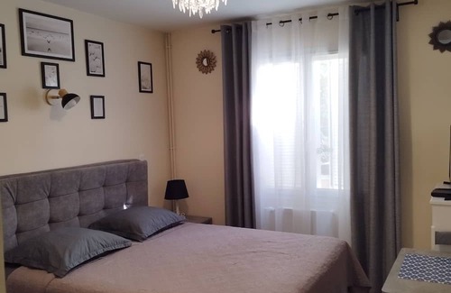 Paray-Vieille-Poste Bed & Breakfast | Comfortable room with private bathroom near Orly airport and Paris