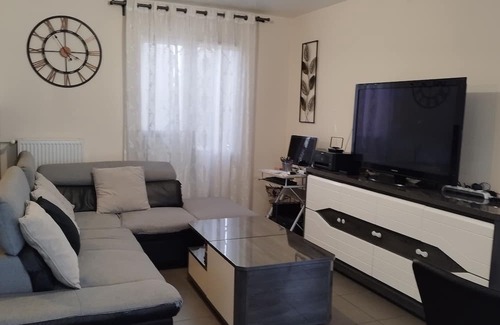 Paray-Vieille-Poste Bed & Breakfast | Comfortable room with private bathroom near Orly airport and Paris