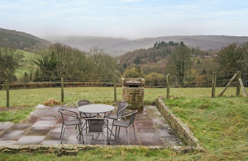 Lydney Cottage | 3 bedroom accommodation in Hewelsfield, near Lydney