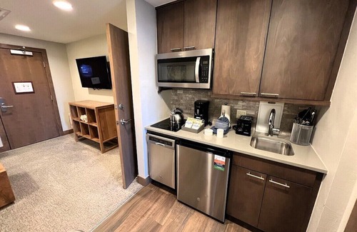 Peak 8 Condo | Grand Colorado on Peak 8 Suite Ski In -Ski Out Slope Side Resort