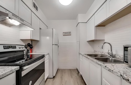 North Dallas Apartment | Cozy 2-bedroom apartment in excellent Dallas with fitness room, WiFi