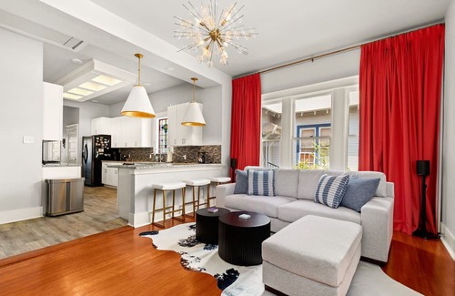 Southside House | Stylish Historic Home Centrally Located