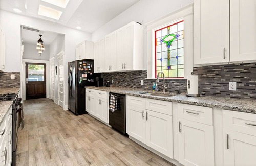Southside House | Stylish Historic Home Centrally Located