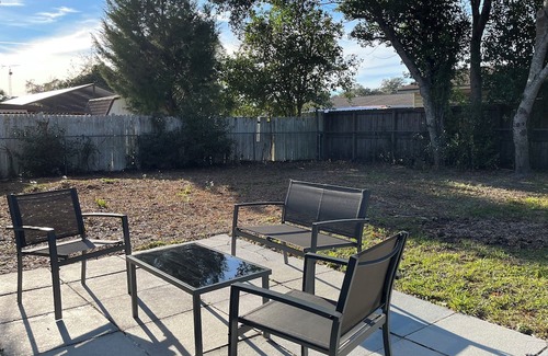 Ocala House | Sunny Florida Street: 3 bedroom home in Ocala, near major highways & attractions