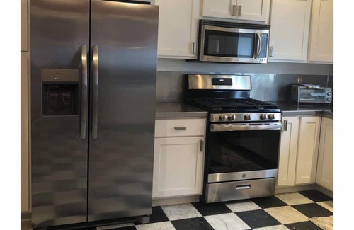Brookville House | Charming 4 bedroom, 3 bath walking distance to restaurant & downtown Brookville