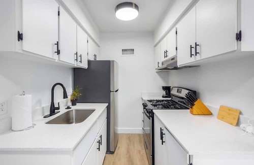 Los Olivos Apartment | Welcome to our Art’s District studio