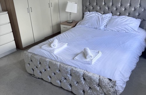 Llanedy House | Tranquil Retreat in Swansea Countryside