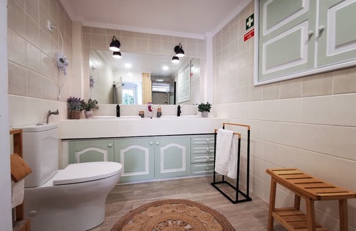 Sines House | Room 'Garden' with Shared Garden and Wi-Fi