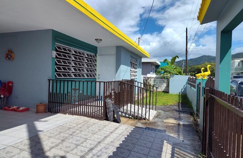 Las Piedras House | Charming 2-bedroom house in brilliant Las Piedras with AC