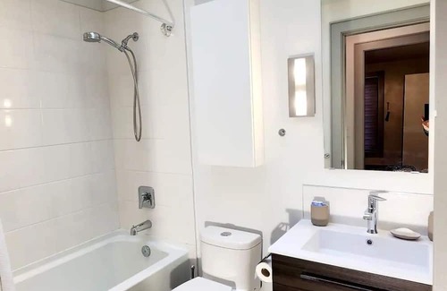 Cowichan Bay House | Cozy and Spacious 3 Bedroom House on Historic Marina