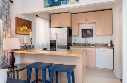 Venice Apartment | Coastal Bliss: Marina Del Rey Apt. Walk to Beach
