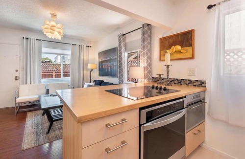 Venice Apartment | Coastal Bliss: Marina Del Rey Apt. Walk to Beach
