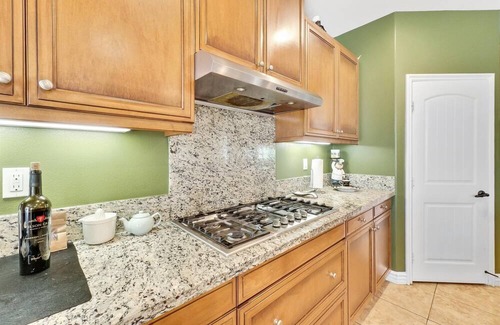 Woodcrest House | 5 bed rooms 3.5 bathroomnPool tablenHome theaternFire place indoor /outdoor