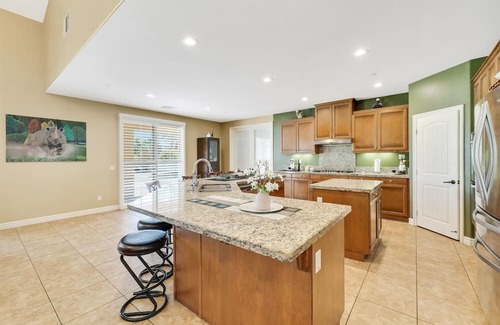 Woodcrest House | 5 bed rooms 3.5 bathroomnPool tablenHome theaternFire place indoor /outdoor