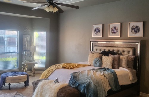 Duncanville House | Luxury Living with Family and Friends!