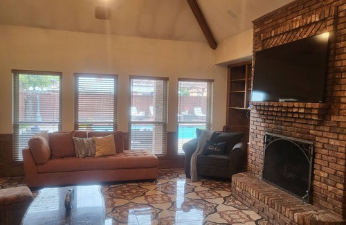Duncanville House | Luxury Living with Family and Friends!