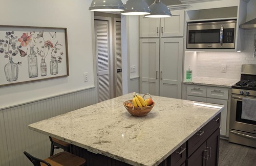 Middleton House | Elegant home w/well-equipped kitchen, big yard, & many entertainment options