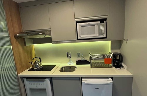 Agua Verde Apartment | Studio completo no Batel, com cozinha, Wi-Fi e mesa para trabalho/refeições