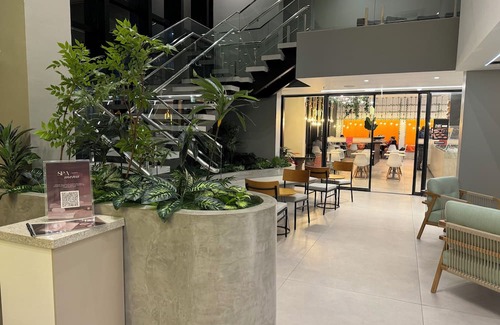 Agua Verde Apartment | Studio completo no Batel, com cozinha, Wi-Fi e mesa para trabalho/refeições