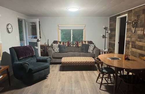 West Branch Cabin | Cozy 2-bedroom cabin in serene West Branch with AC, WiFi
