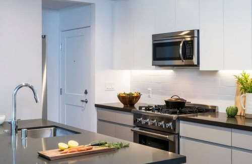 Sharon Heights Condo | Sharon Green: Stylish 2BR Condo