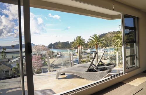 Ferry Landing Apartment | Hosts on the Coast Esplanade Harbour Vista apt 117
