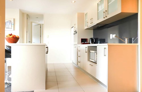 Ferry Landing Apartment | Hosts on the Coast Esplanade Harbour Vista apt 117