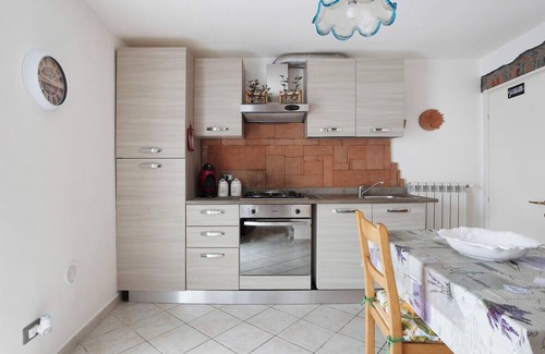 Beverino Apartment | Apartment 'La Casa Sulla Collina' with Balcony, Wi-Fi and Air Conditioning