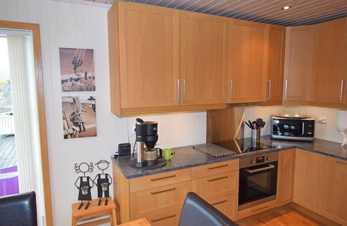 Farsund House | Holiday home "Lyngsvag" on Lyngsvagfjorden near Farsund -Spind, southern Norway, in an exceptionally beautiful location, Internet WLAN, 120 m² living space, sunny and sheltered holiday spot on the Farsund archipelago, chic furnishings, 3 bedrooms.