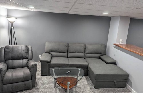 Kearney House | Cozy 1-bedroom Basement Apartment in Kearney walking distance to downtown!