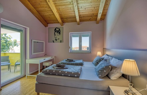 Antonci Villa | Villa Gaya - Four Bedroom Villa, Sleeps 10