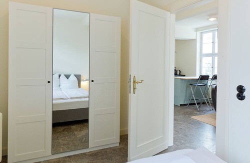 Neu Fahrland Apartment | Stilvolle Ferienwohnung im Landhaus am Jungfernsee mit Seezugang
