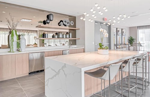 Doral Condo | Sleek Doral Gem: Spacious Retreat