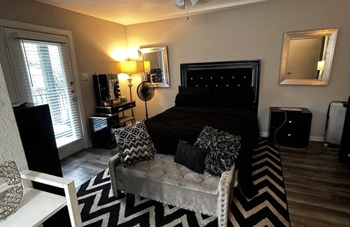 Houston Condo | Spacious Townhome Condominium