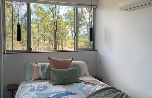 Mount Alford Cabin | Luxury container cabin with scenic views & outdoor bath close to wineries