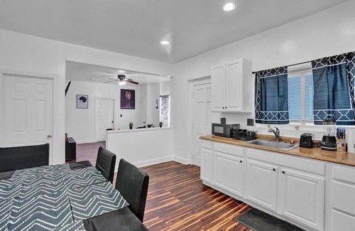Allentown Apartment | Allentown paradise near ppl center -1 paid parking per booking