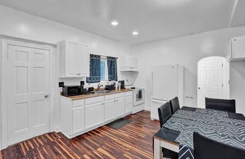 Allentown Apartment | Allentown paradise near ppl center -1 paid parking per booking