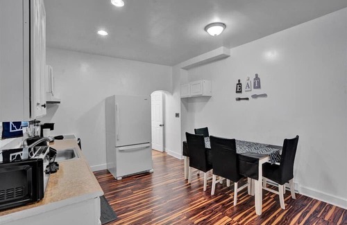 Allentown Apartment | Allentown paradise near ppl center -1 paid parking per booking