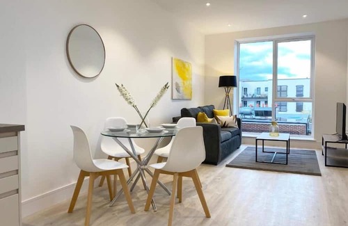 Fleet Apartment | Apex @ Fleet Heights - Apartment Five