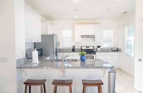 Ontario House | Furnished｜Pet Friendly｜Near Airport｜Prefect For WFH&Vacation&Insurance #41640